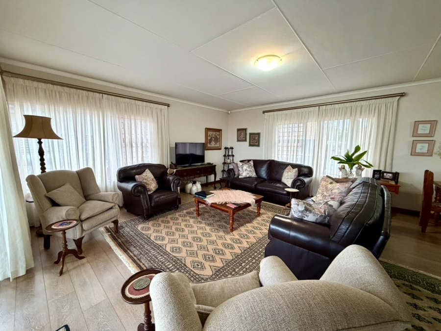 4 Bedroom Property for Sale in Fraaiuitsig Western Cape